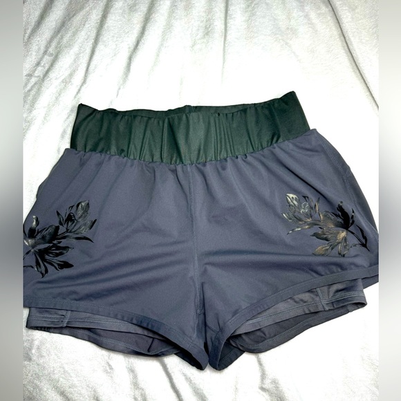 Fabletics Shorts, size M, running shorts with spandex undershorts - Picture 3 of 8